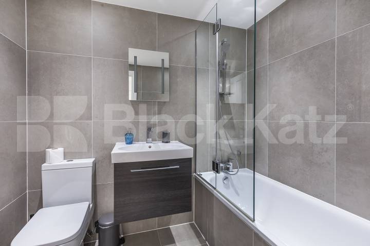 Modern One-Bedroom Flat with Excellent Transport Links Phoenix Road, Euston